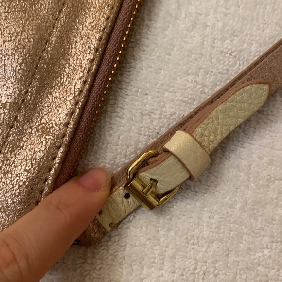 NWOT GAP genuine leather wristlet - Picture 4 of 6